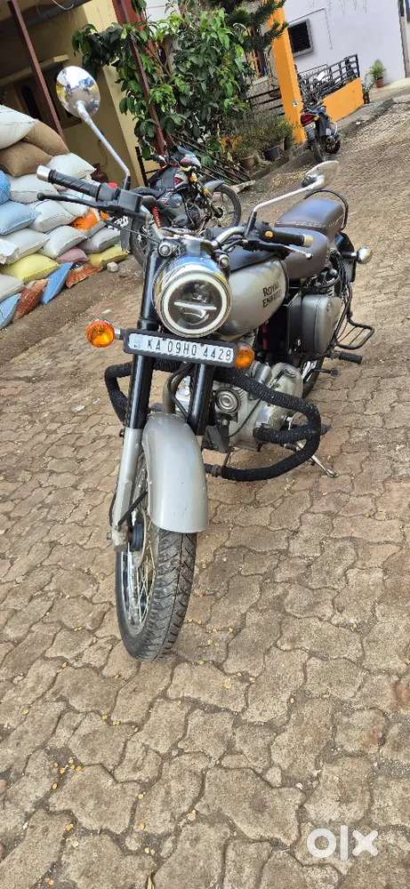 Royal Enfield classic 350 Gunmetal good Condition less used