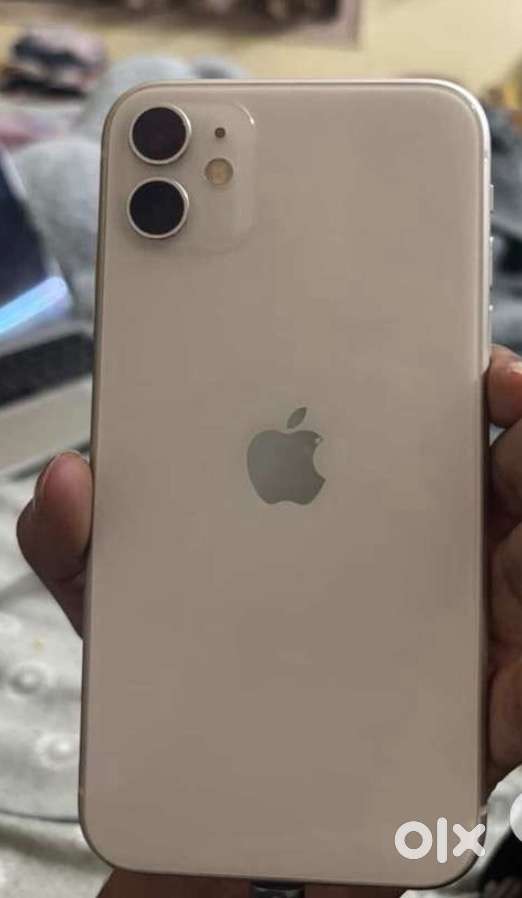 iPhone 11 64gb with box cheger