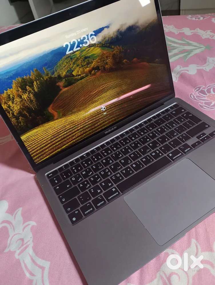 Light Use MacBook Air – Battery 100%, Urgent Sell!