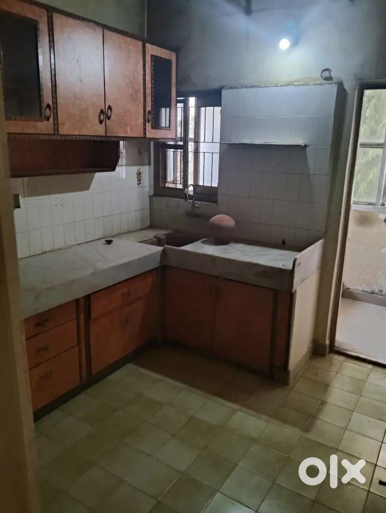 2BHKF તખતેશવર  મંદિર  પાસે રોડ થી બિલકુલ નજીક છૅ