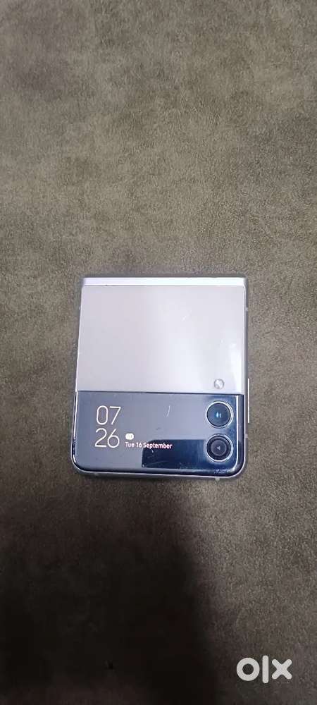 Samsung galaxy z flip 3 5g  246 GB   good condition