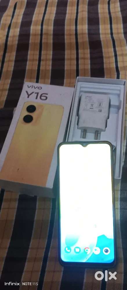 Vivo y16  originally Tecno 5g 256gb Wireless keyboard. Bluetooth