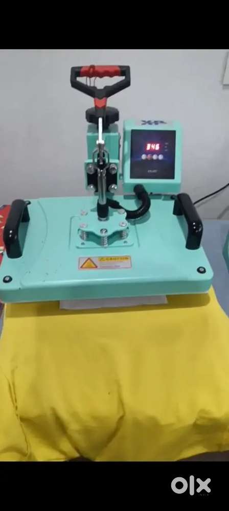 कपड़े प्रिंट की मशीन बेचना है