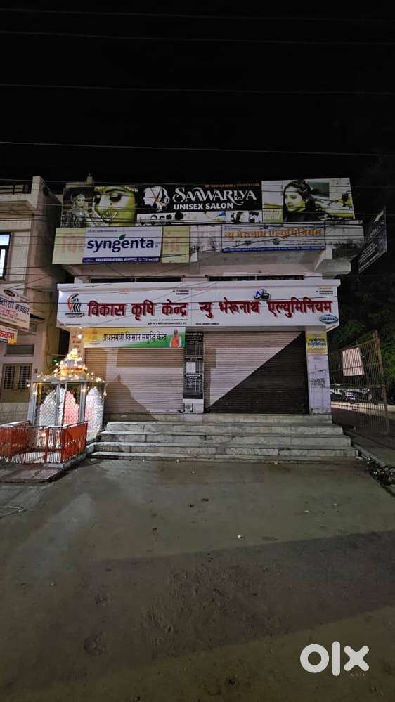 Commercial Showroom for Sale on Main Road – Prime Location