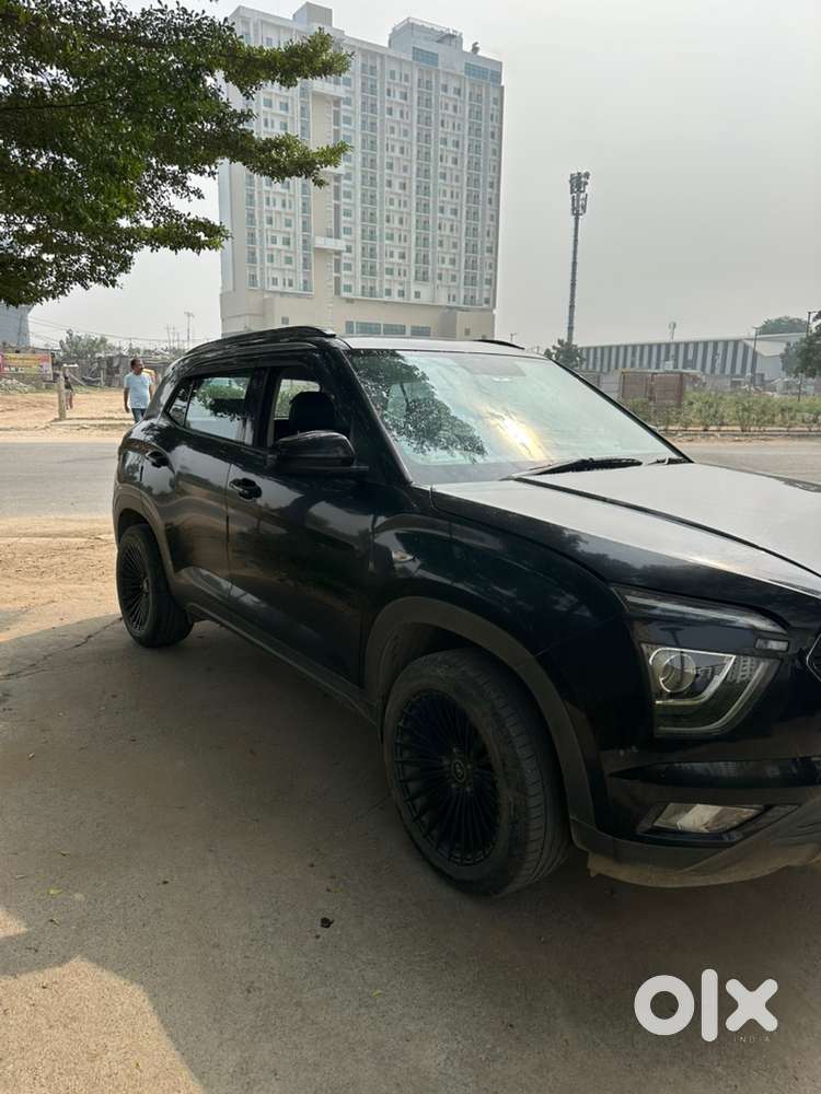 Creta single hand use on highway with service record . Fully loaded