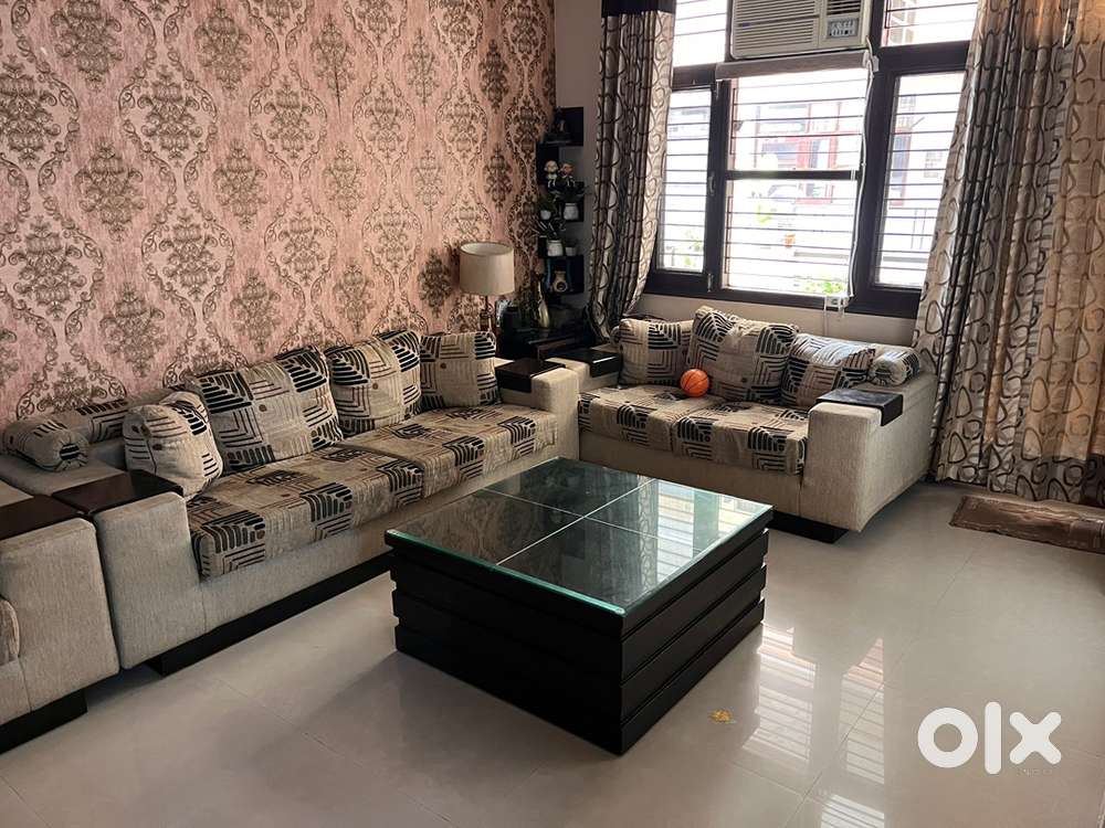 Sofa and dinningbtable for sale