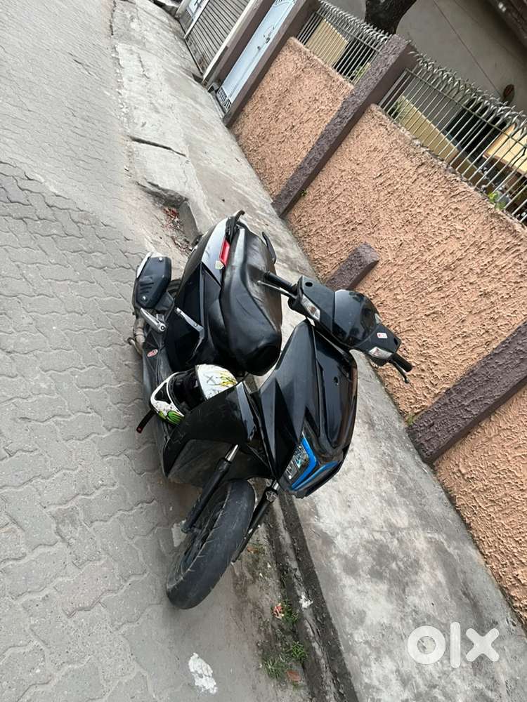 Tvs ntroq125 gloss black