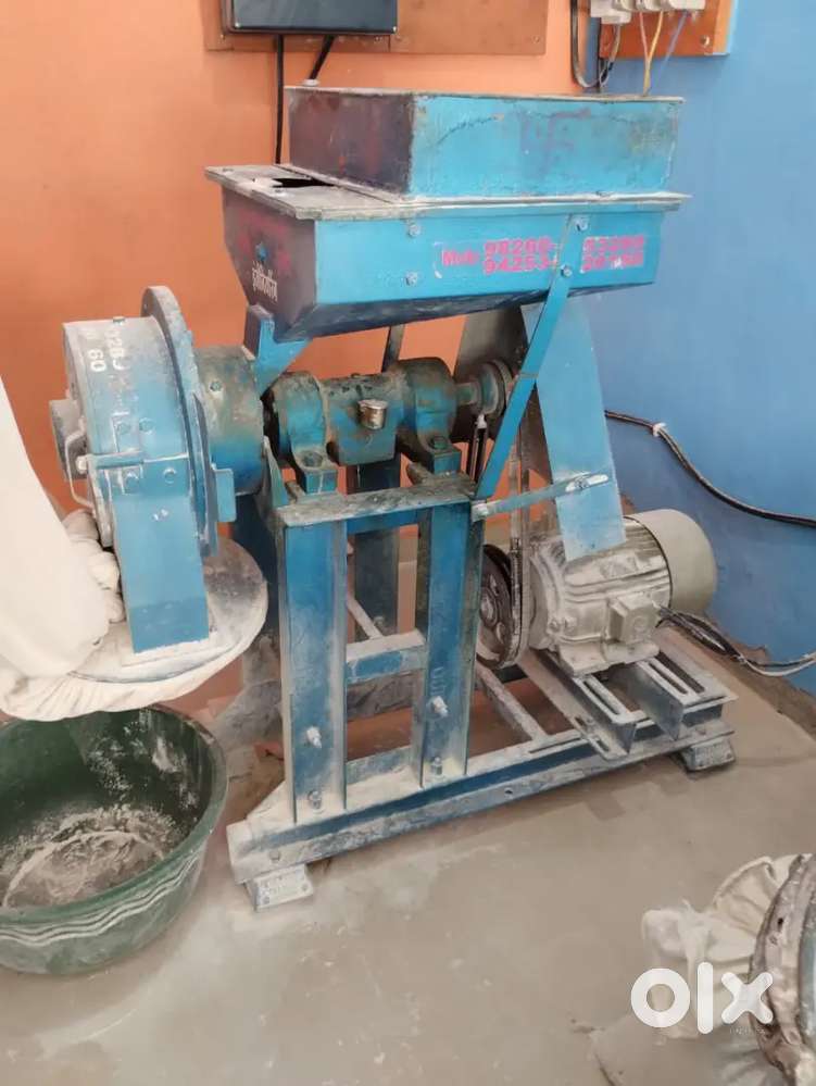 Selling of Pulveniser 10 hp motor with cable and duel starter.