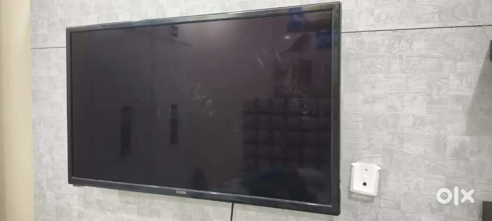 “32 Inch Smart LED TV  Excellent Condition  ₹10,000  Budh Vihar”