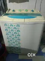Mitashi MiSAWM80v10 8.0 kg semi-automatic top-loading washing machine.
