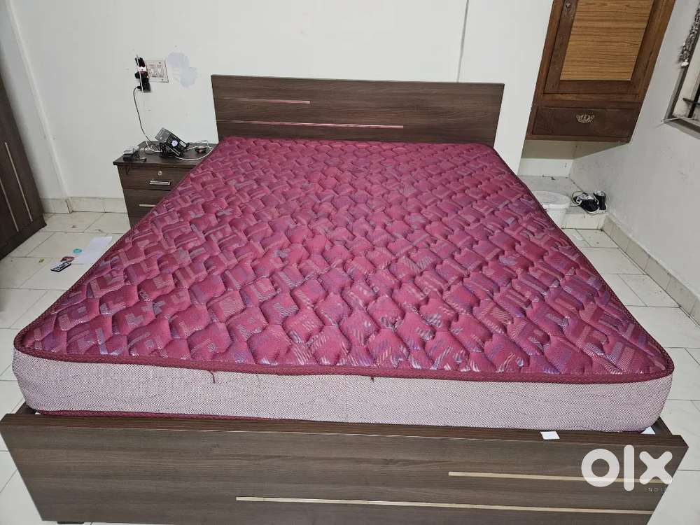 Good condition queen size spring matress