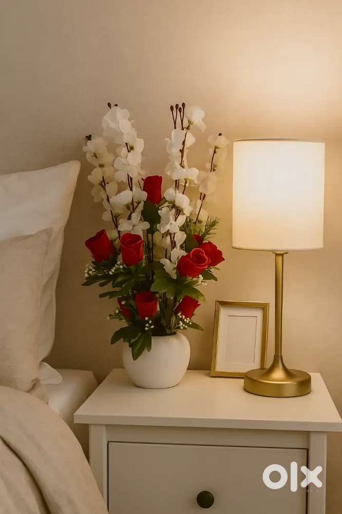 Jolly artificial flowers bucket
