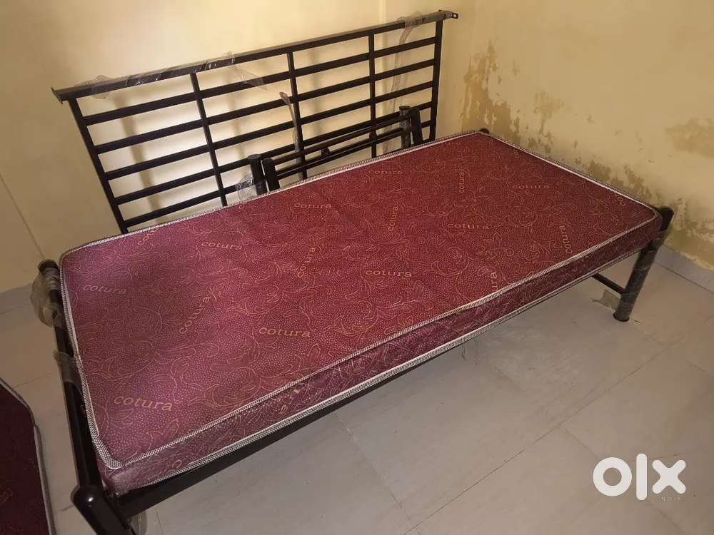 Mattress ,urgent selling,room shifting karna hai esliye urgent selling