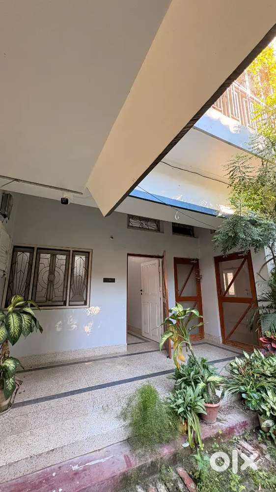 Two 3BHK flats available for rent in Mohaddipur.
