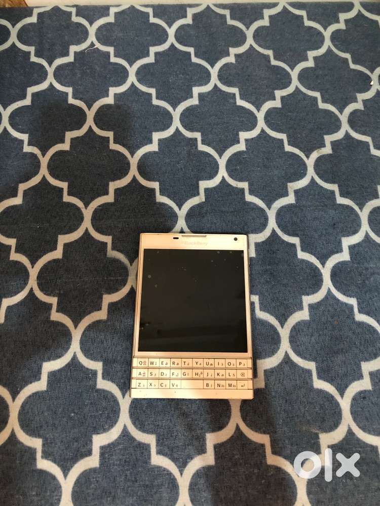 Blackberry passport (white)