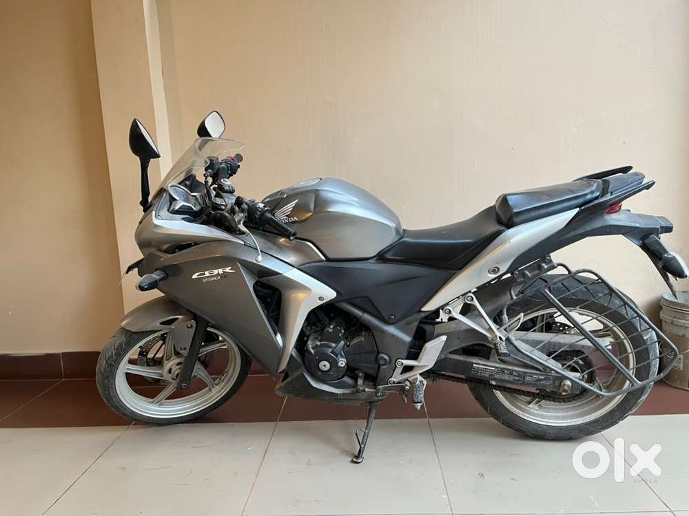 Cbr 250r silver
