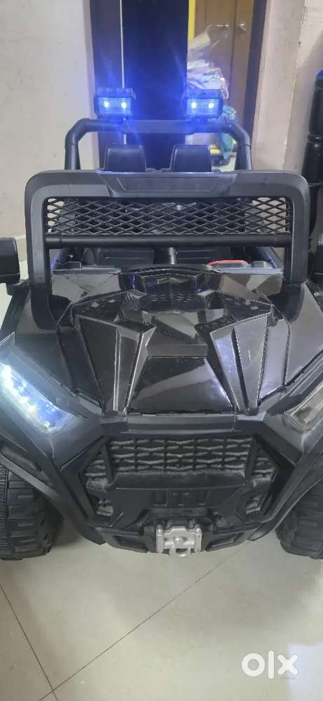 KIDS BATTERY OPERATED CAR