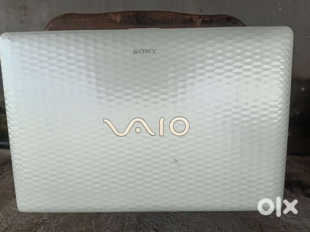 Sony Vaio i3 2nd gen (battery and display line issue)
