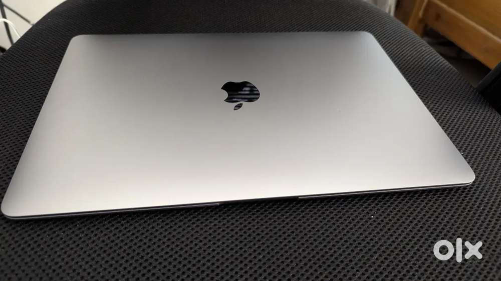 2020 MACBOOK AIR 8GB/256 GB