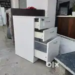 3 drawers refurbished pedestal at low price