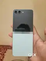 Samsung flip 5 mint condition 8/256gb
