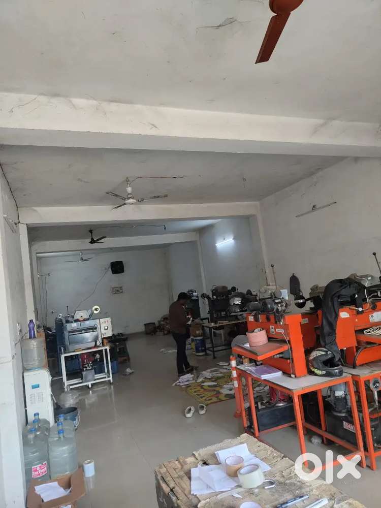 GODOWN AVAILABLE FOR RENT in fafafih area near with washroom