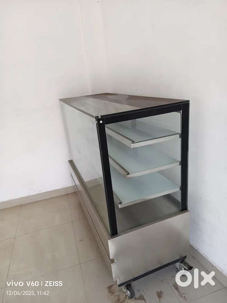 Bakery display counter