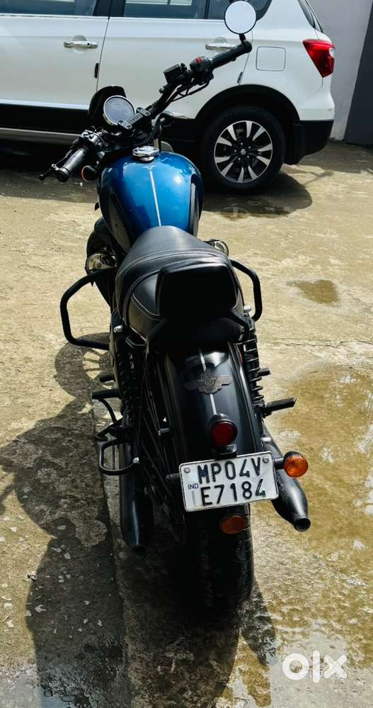 Yezdi Roadster