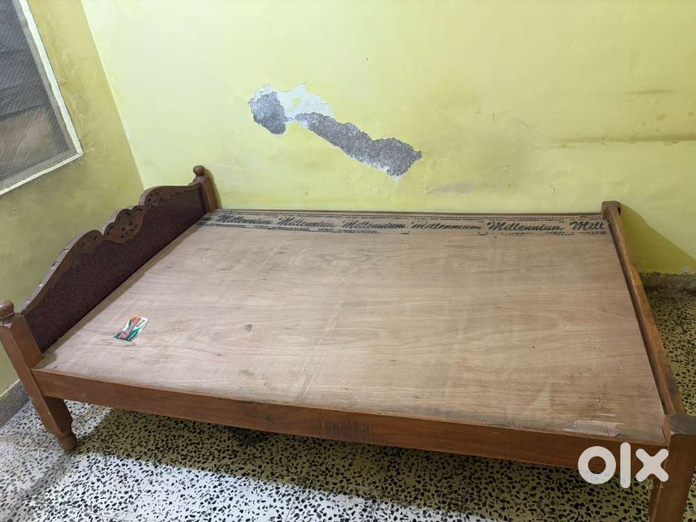 4x6 Bed without Storage, 2 Computer Table, 1 Revolving Chair