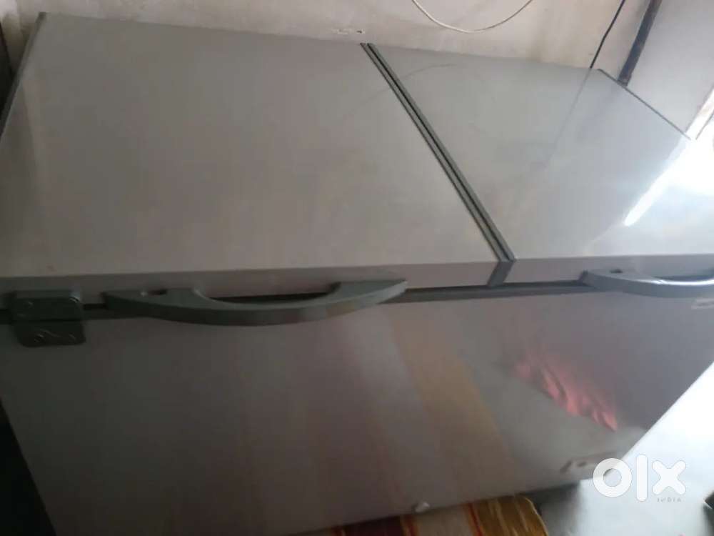 Urgent sale Voltas double door deep freeze