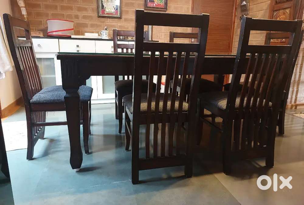 6 seater Dining table