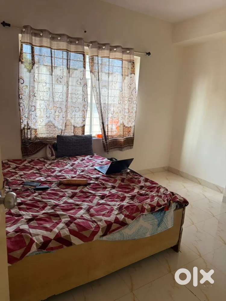 Looking for roommate in 2BHK sharing flat