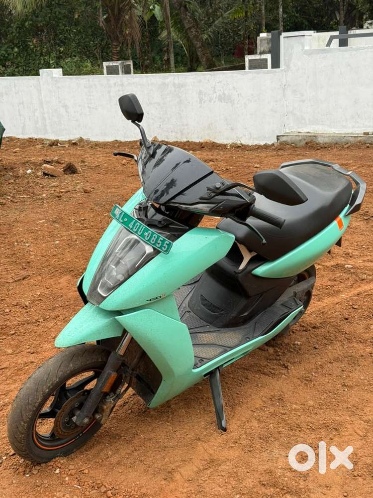 Neat and clean vehicle with warrenty