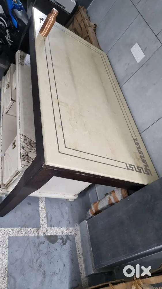 6 seater Dining table for sale
