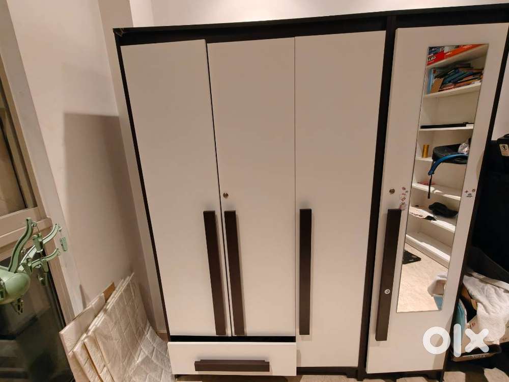 4 door wooden wardrobe with mirror