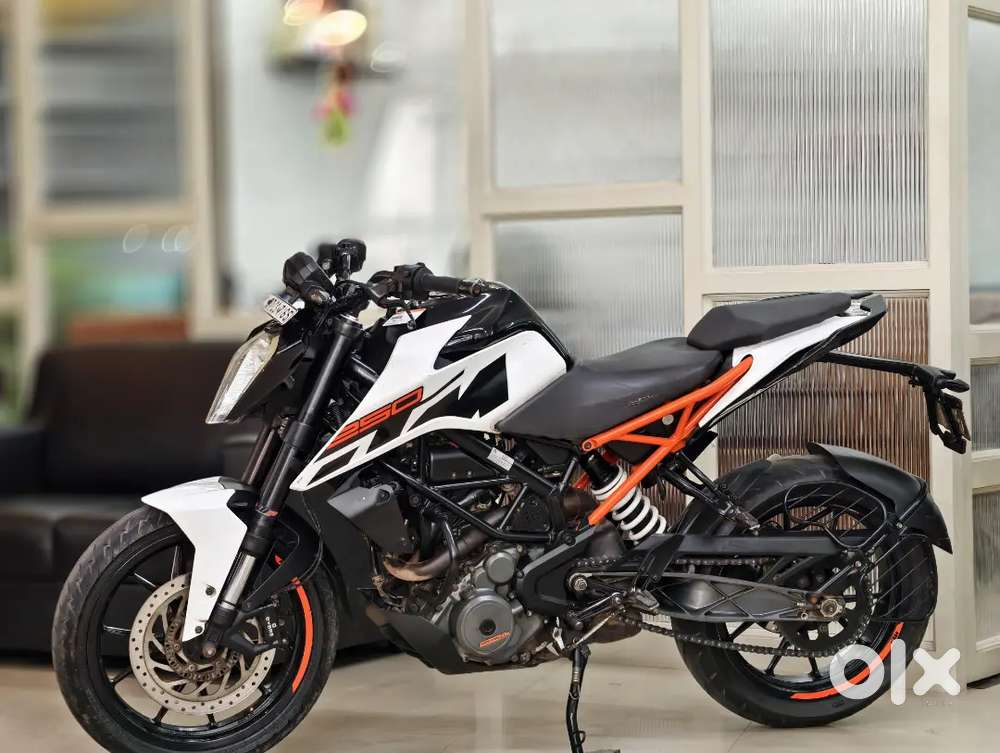 KTM DUKE 250 BS4