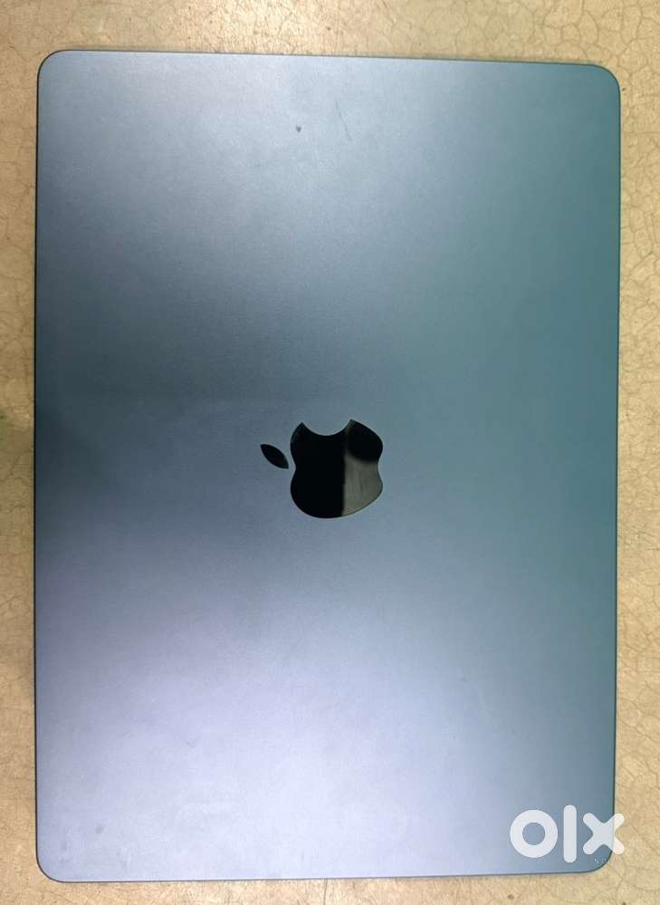 Mac book air M3 8gb 256gb under warranty New in condition