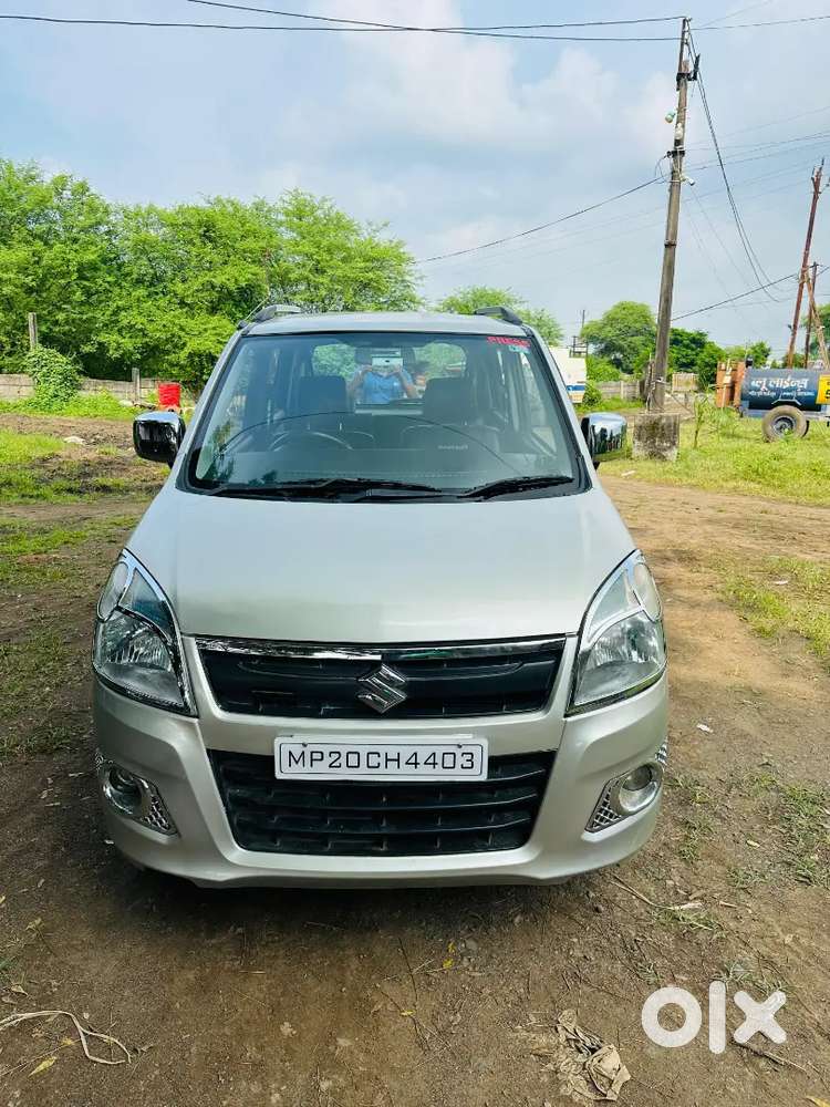 Maruti suzuki 2 top variant showroom condition car