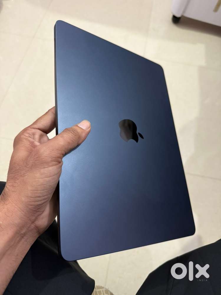 MacBook Air M2 8GB 256GB Under Warranty with AppleCare Plus