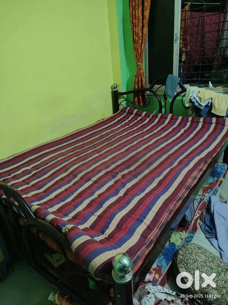 5/6 Queen BED. 3years old. With a matress
