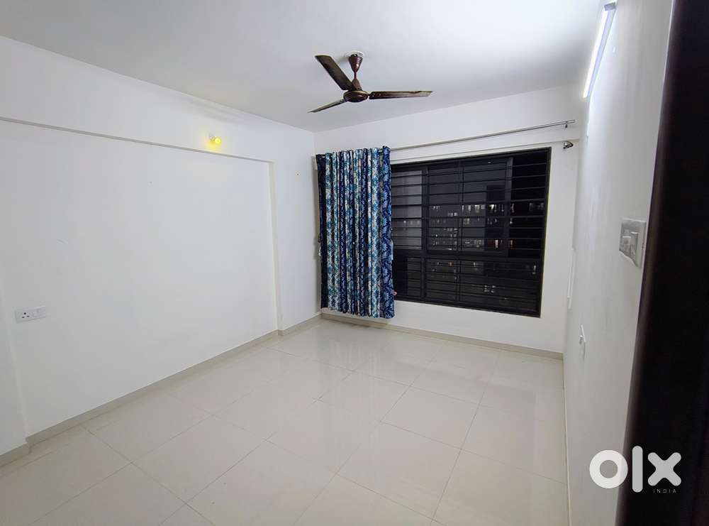 Master bedroom avalible flr rent in couple sharing