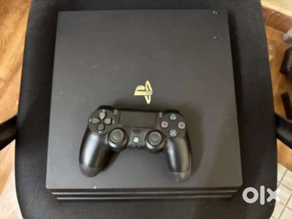 PS 4 pro with two controllers and mk11