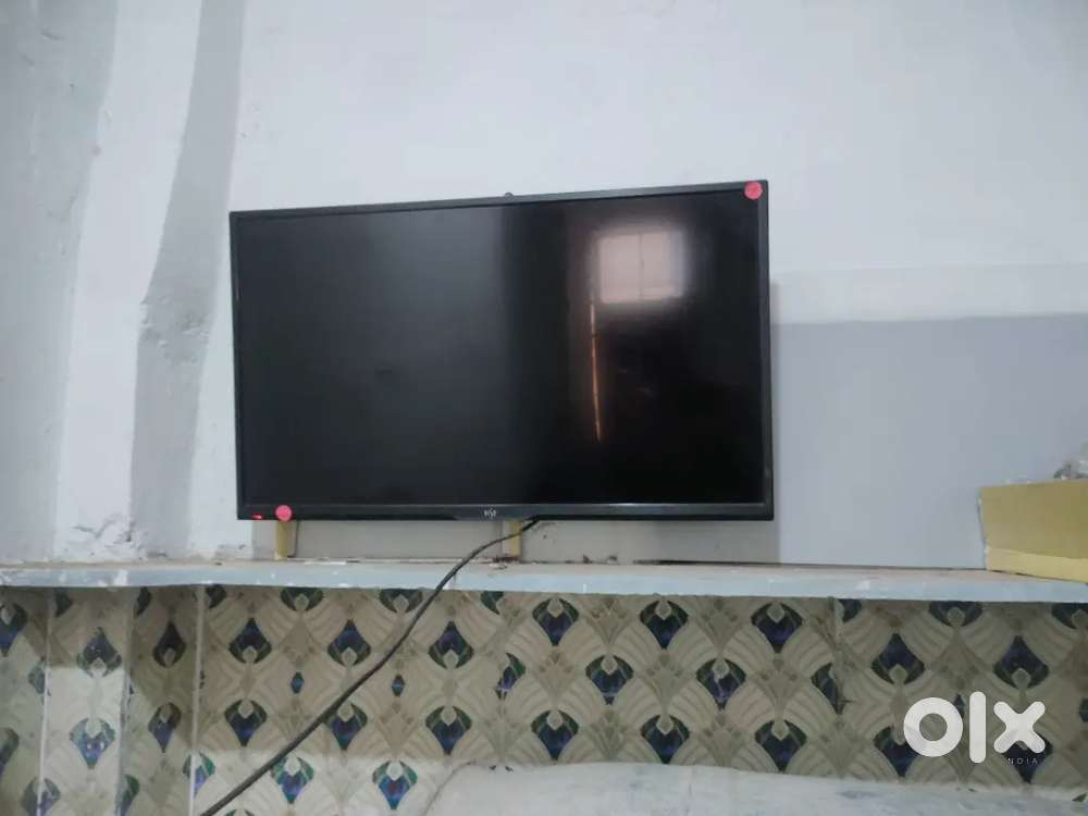 Tv normal wali. Full HD. 32 inch. Matra 25.so.me.a