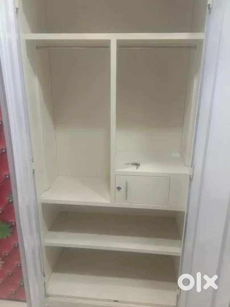 Furniture item and beding tiem