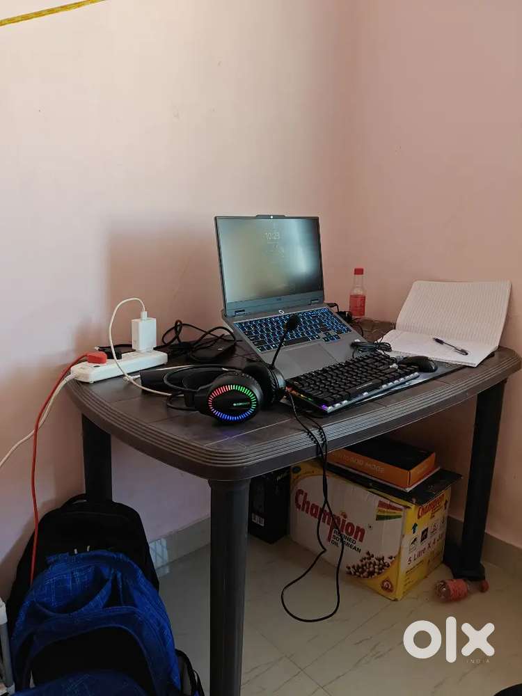 Office chair and Table