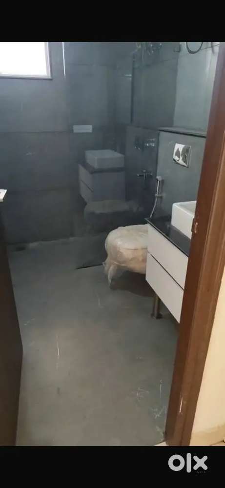 3bhk semi furnished flat in green lotus saksham