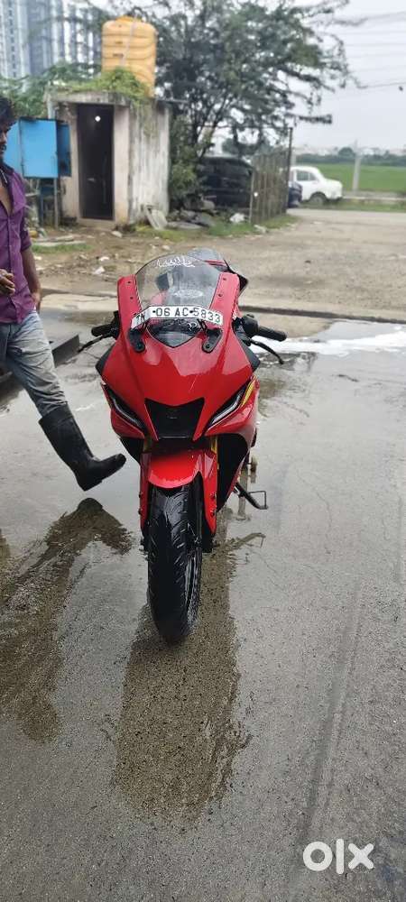 Yamaha R15 v4 red