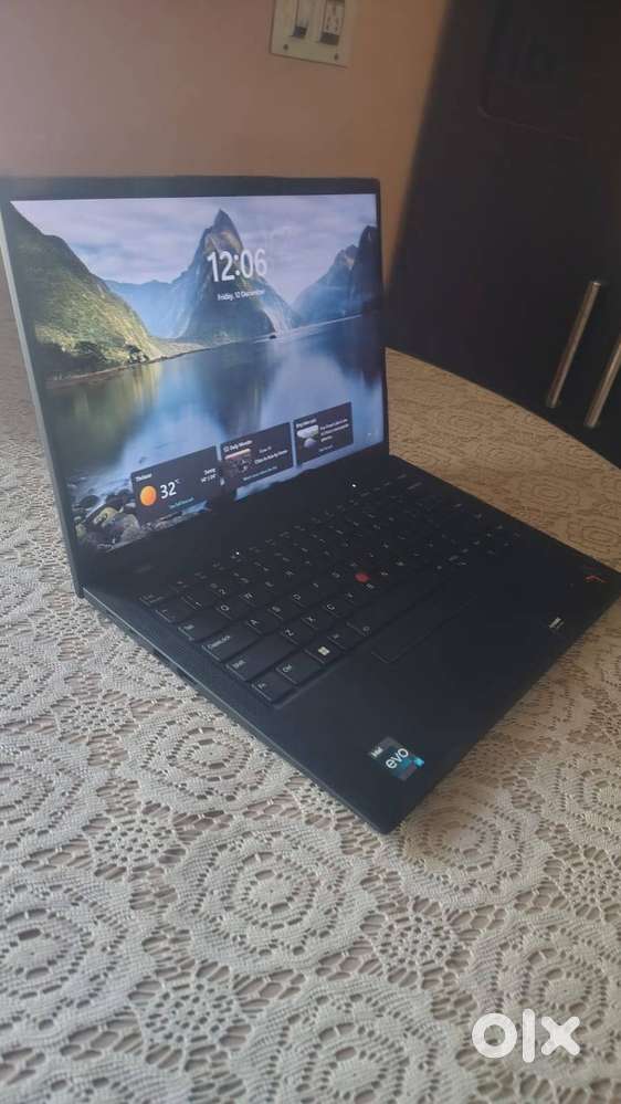 Lenovo ThinkPad X1 Carbon i7-12th gen, 16GB RAM,