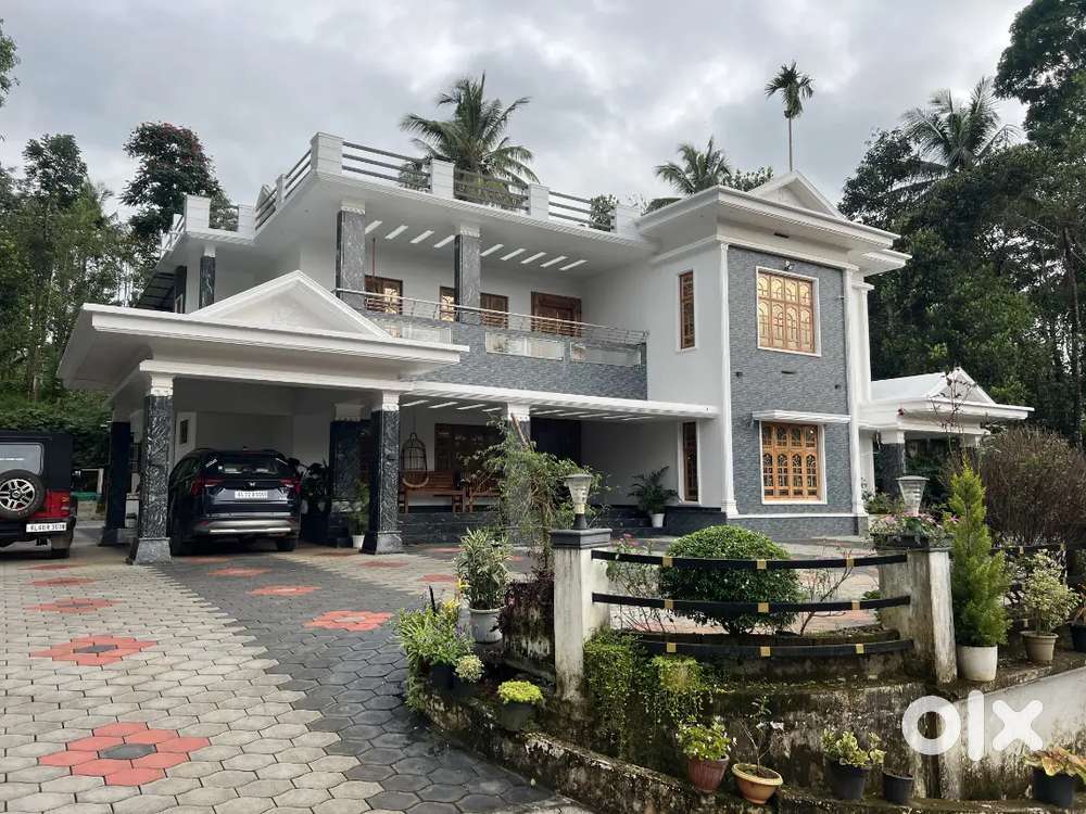 4800 SQFT HOUSE FOR SALE IN MANANTHAVADY.