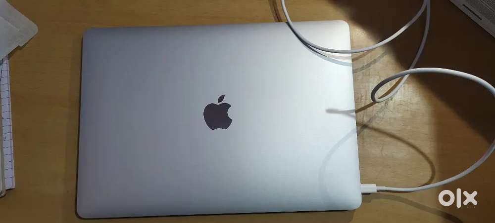 Macbook Air M1 - Ultra-Fast Like New! 8GB/256GB
